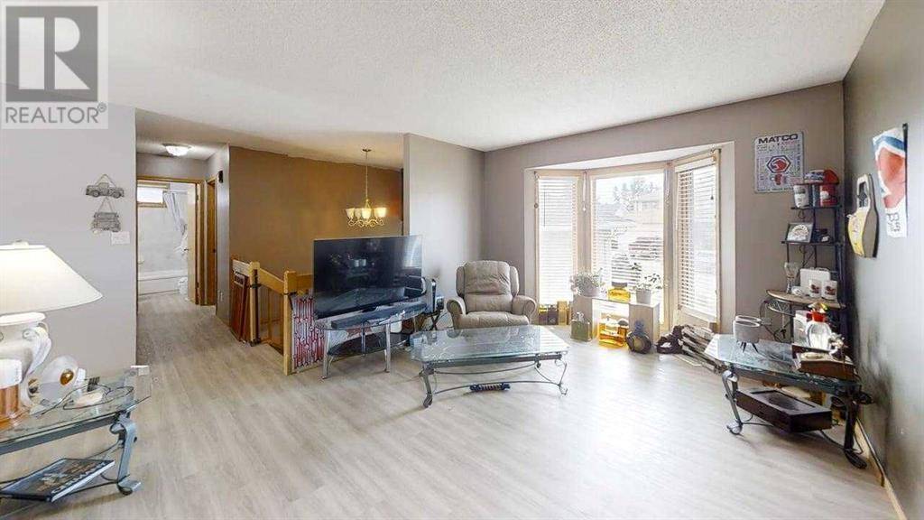 Lethbridge, AB T1K6R9,226 Heritage Close W