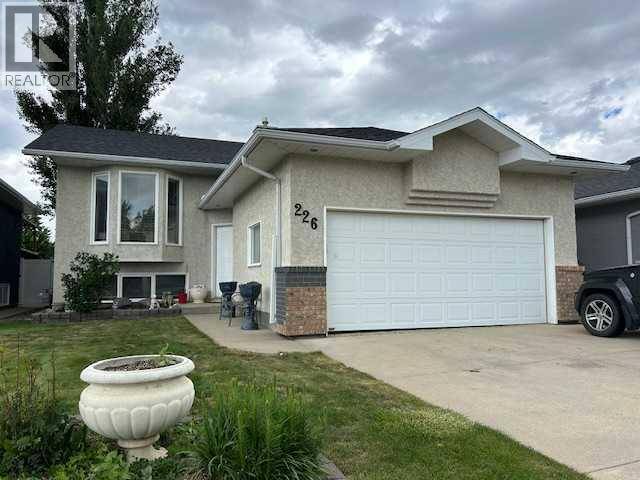 Lethbridge, AB T1K6R9,226 Heritage Close W