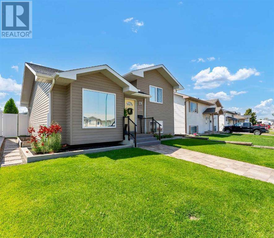Medicine Hat, AB T1C1Y8,209 Hunt Crescent NE