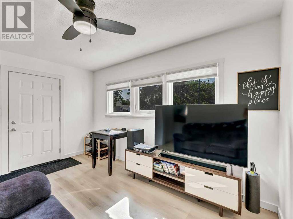 Medicine Hat, AB T1A0J4,857B 3 Street SE