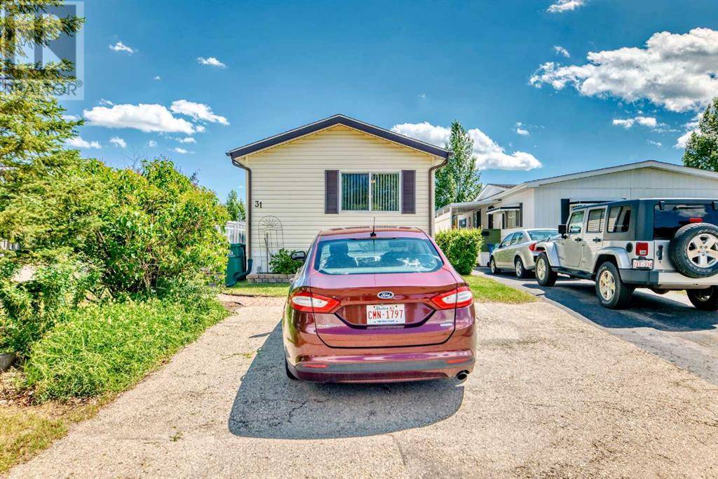 Calgary, AB T3G4E4,31, 99 arbour lake Road NW