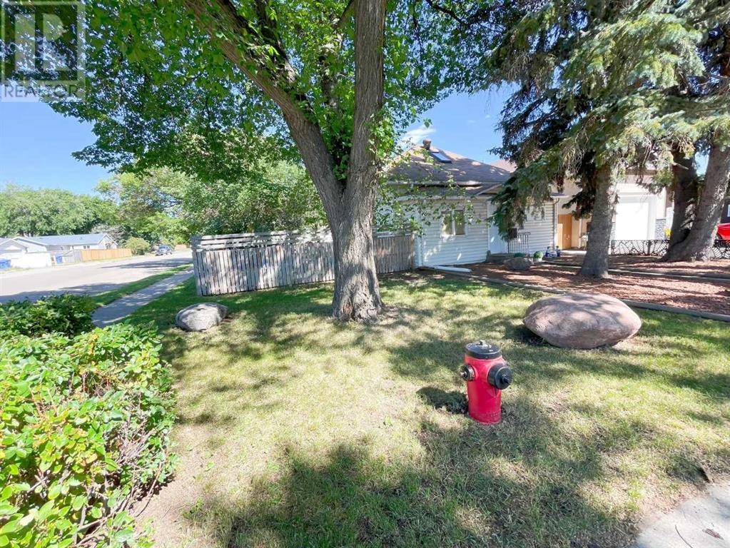 Lethbridge, AB T1H3B1,645 16 Street N