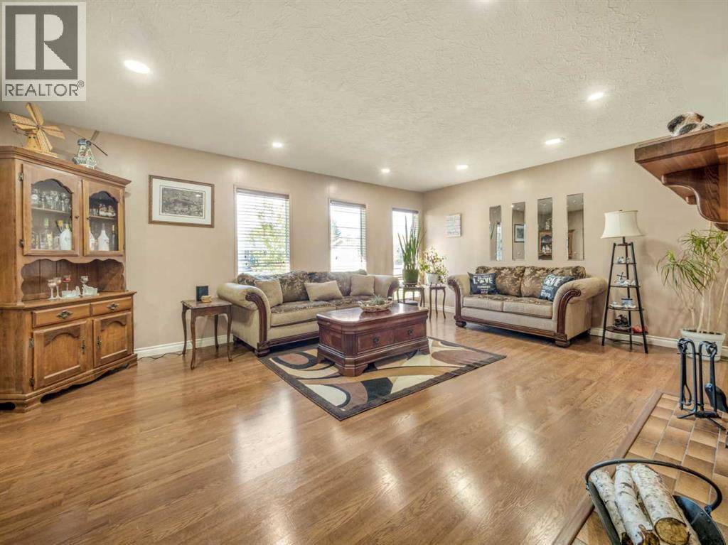 Lethbridge, AB T1K2M2,1611 24 Street S