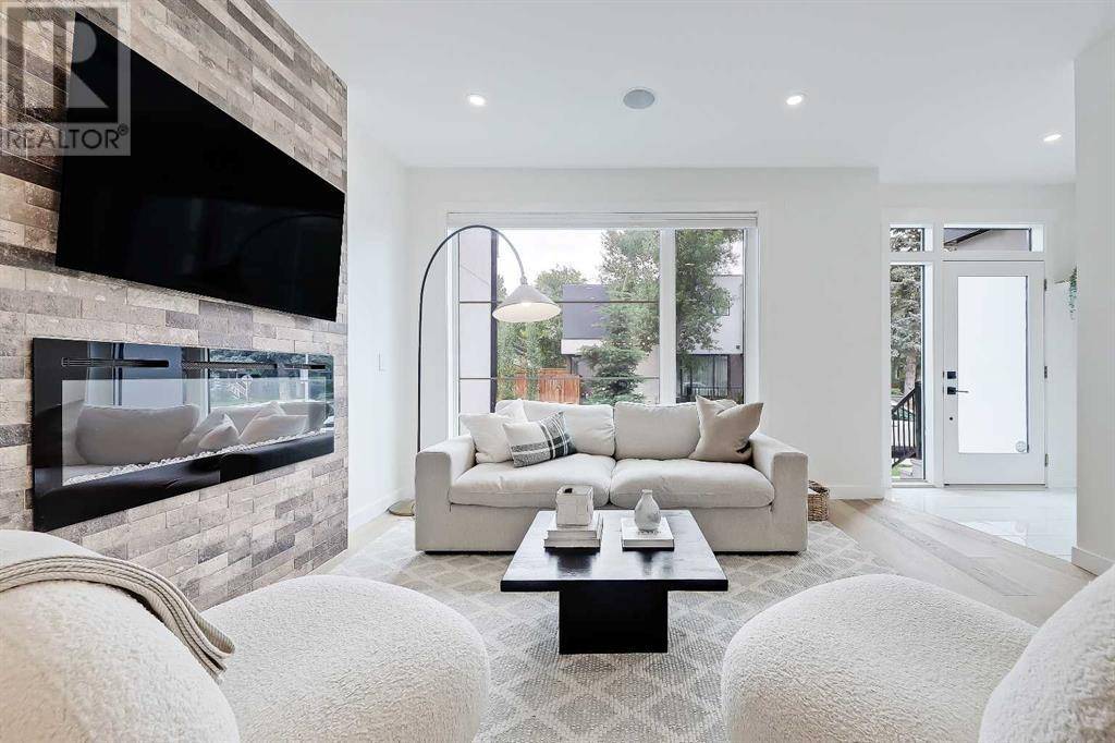 Calgary, AB T3E0R7,2709 28 Avenue SW