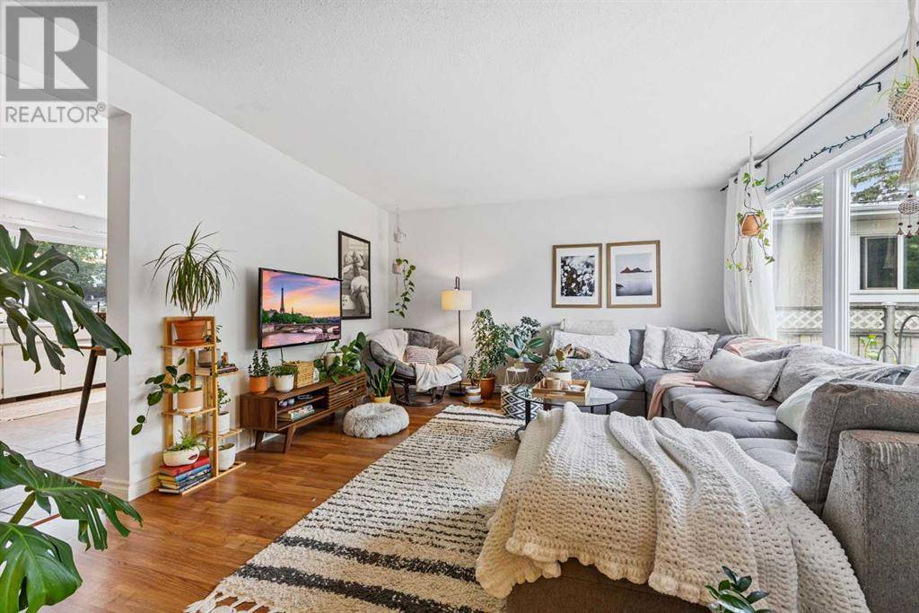Calgary, AB T3E3P8,3815/3817 43 Street SW