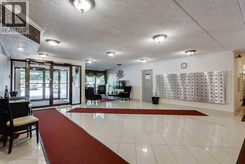 Calgary, AB T3A3H1,212, 5204 Dalton Drive NW