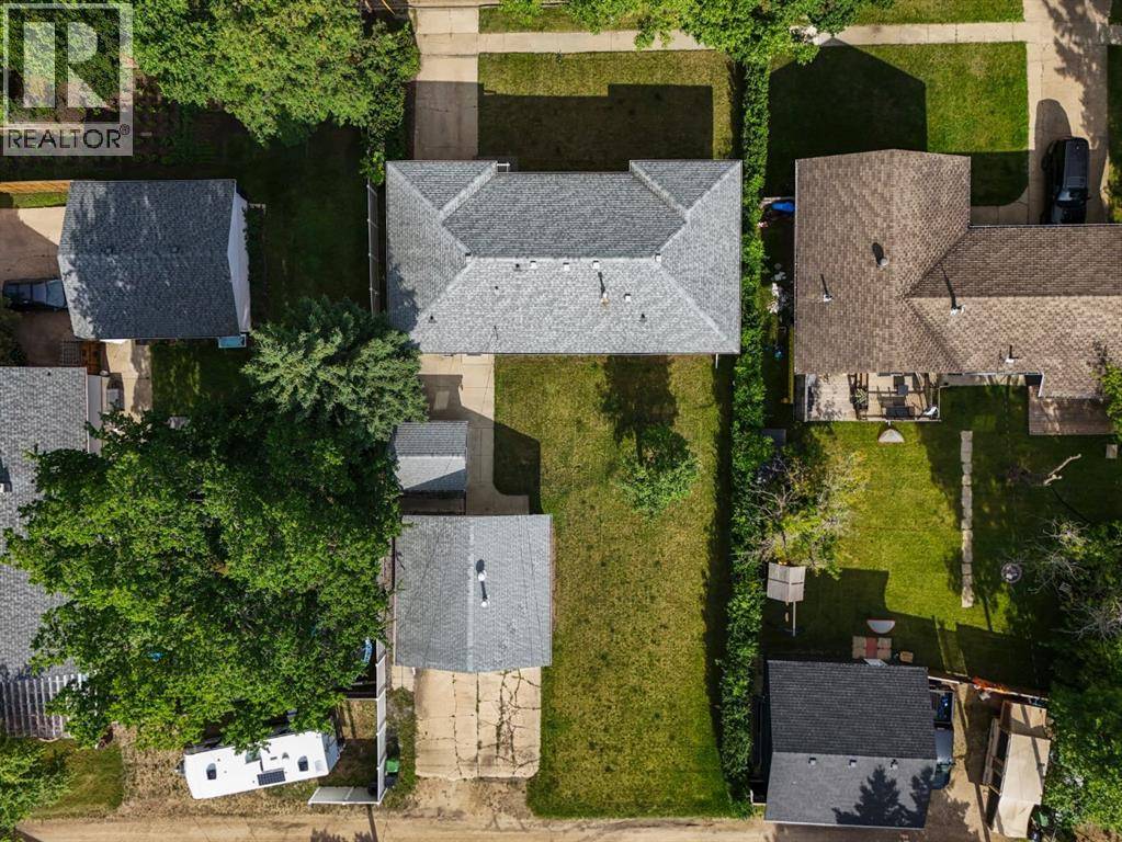 Camrose, AB T4V2K8,2 Montclare Avenue