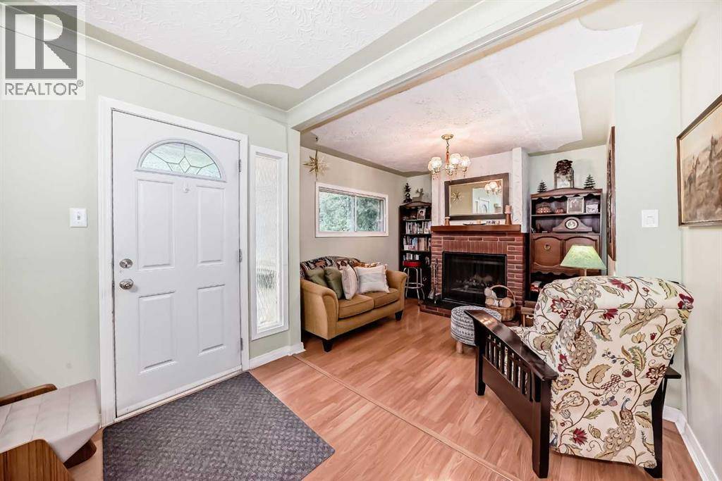 Calgary, AB T3B1M3,8624 33 Avenue NW