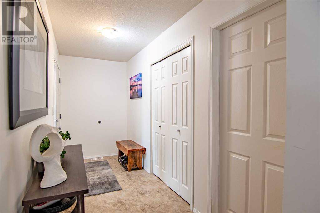 Sylvan Lake, AB T4S1E5,2106, 5220 50A Avenue