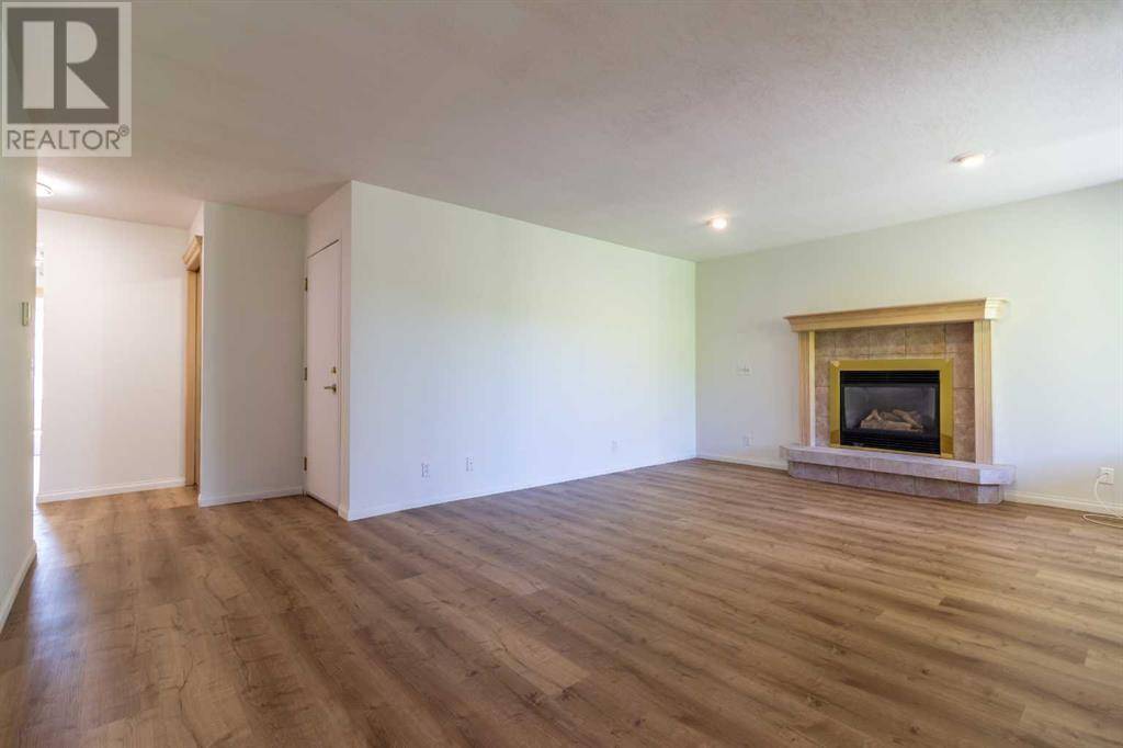 Lethbridge, AB T1K6V1,19 Canyon Court W