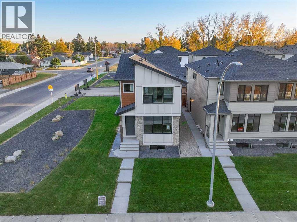 Calgary, AB T2H1T3,4 Alderwood Close SE