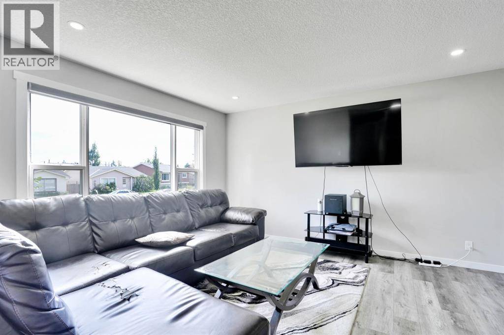 Calgary, AB T3J2C5,243 Castlebrook Road NE