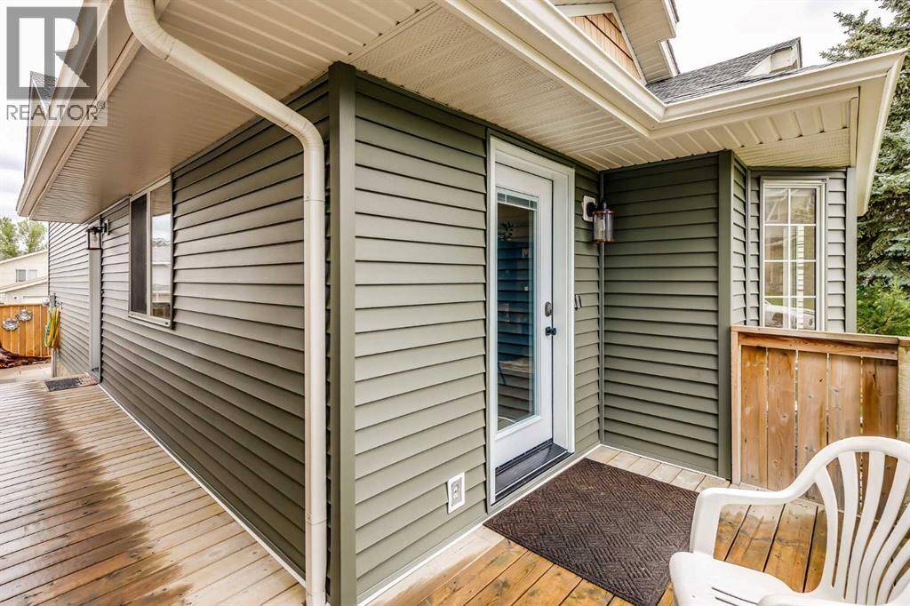 Calgary, AB T3J3H1,19 Martinwood Court NE