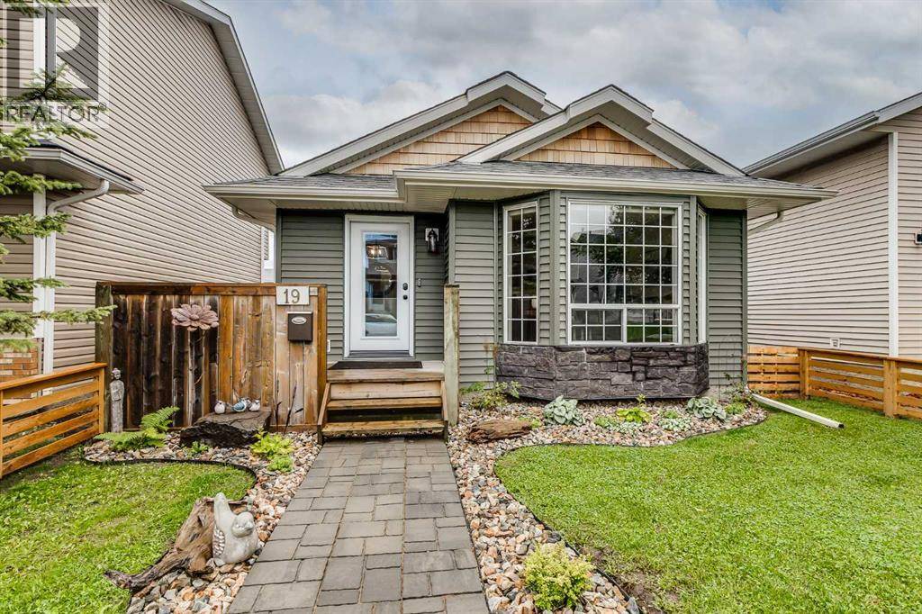 Calgary, AB T3J3H1,19 Martinwood Court NE