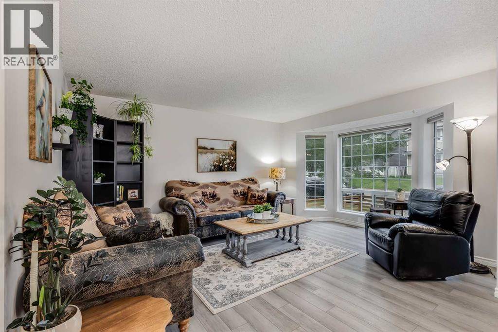 Calgary, AB T3J3H1,19 Martinwood Court NE