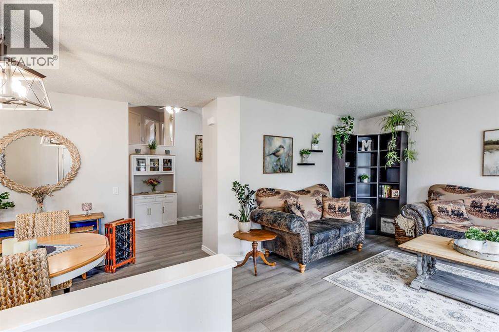 Calgary, AB T3J3H1,19 Martinwood Court NE