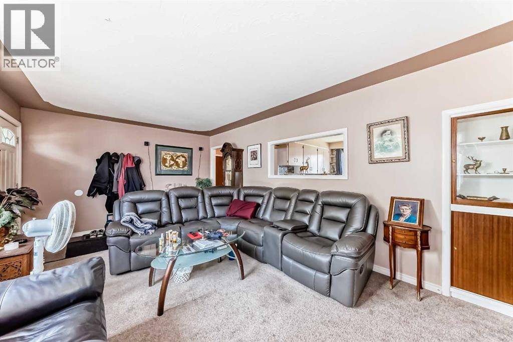 Calgary, AB T2B1G4,2235 42 Street SE