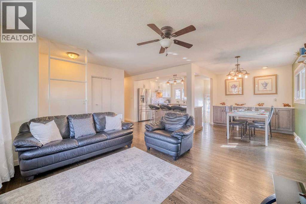 Calgary, AB T3E5J6,2715 63 Avenue SW