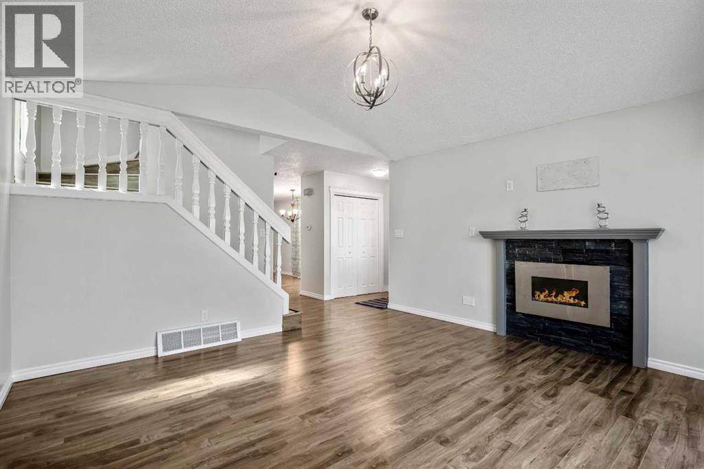 Calgary, AB T2W4L7,29 Woodglen Crescent SW