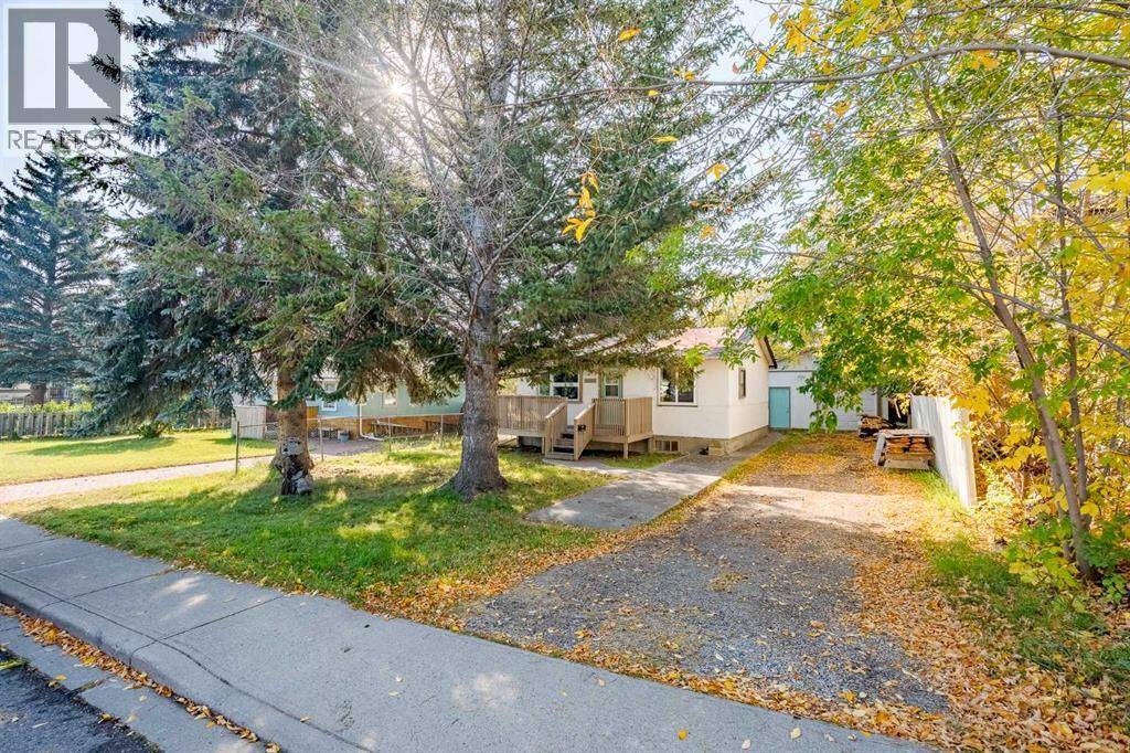Calgary, AB T3B1M9,6507 34 Avenue NW