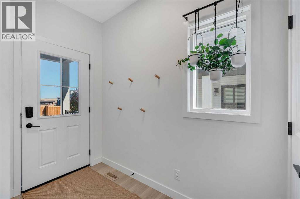 Calgary, AB T3R2C3,20 Edith Crescent NW