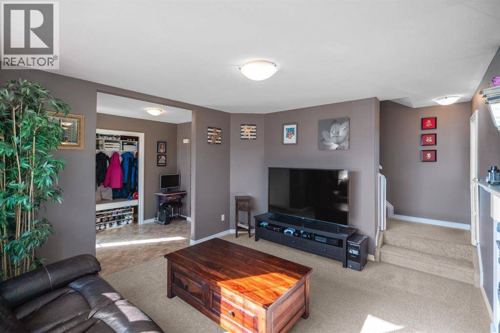 Camrose, AB T4V2T4,7418 46 Avenue