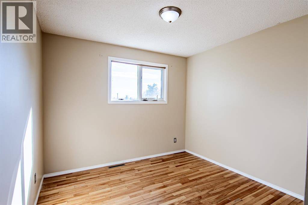 Red Deer, AB T4N1V8,604 Terrace Park