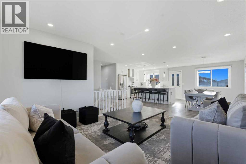 Calgary, AB T1Y1M2,211 Pinetree Place NE