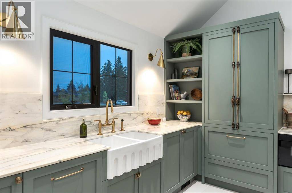 Calgary, AB T2J2N8,1011 Lake Wapta Way SE