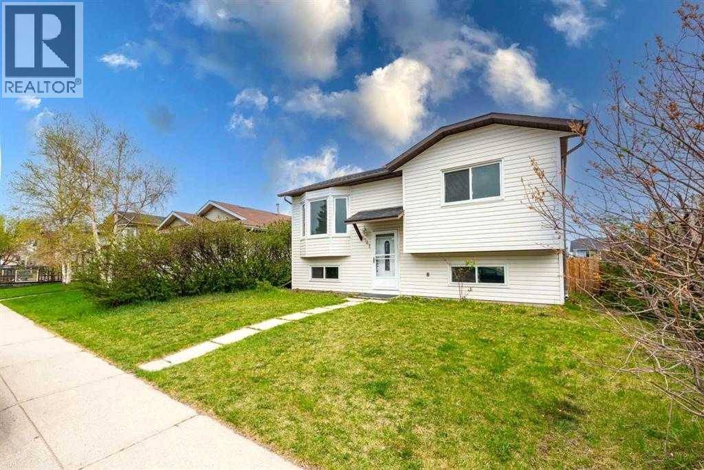 Calgary, AB T3J3A2,141 Falshire Close NE