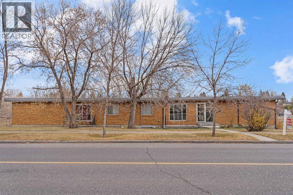 Calgary, AB T2K1A2,205, 4328 4 Street NW