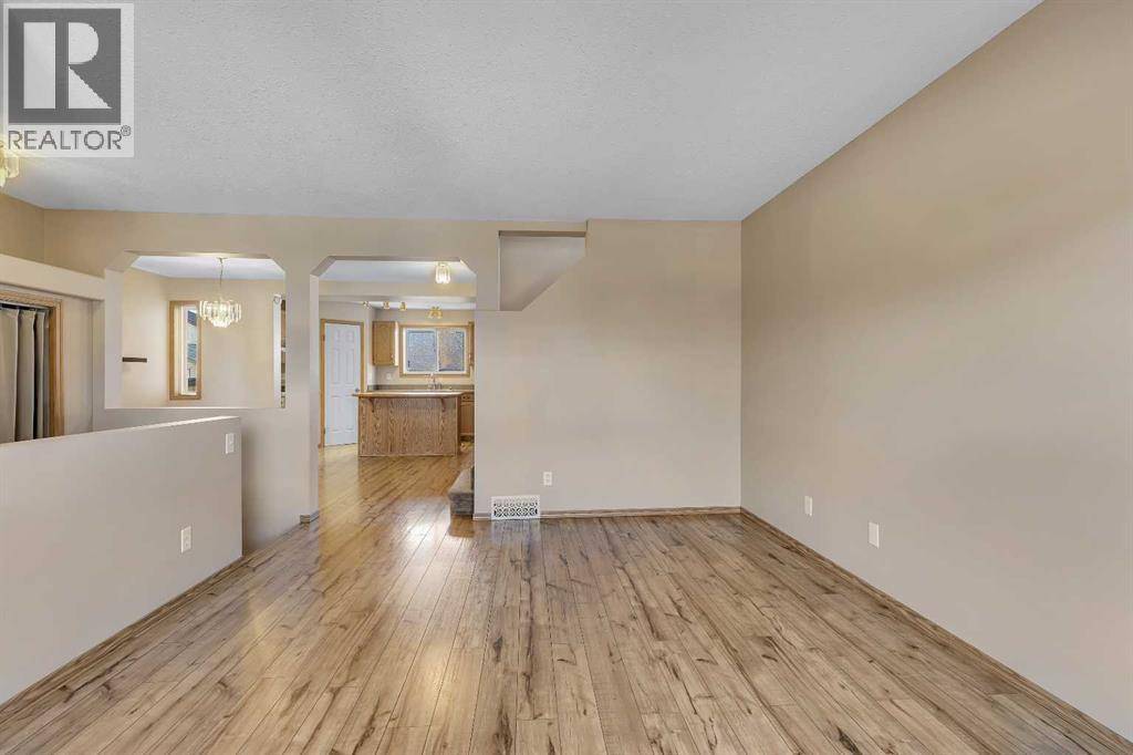 Calgary, AB T3K5K4,87 Coventry Road NE