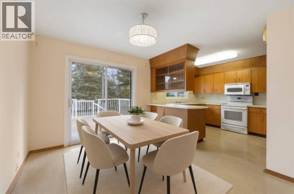 Calgary, AB T2L2G9,5339 Brisebois Drive NW