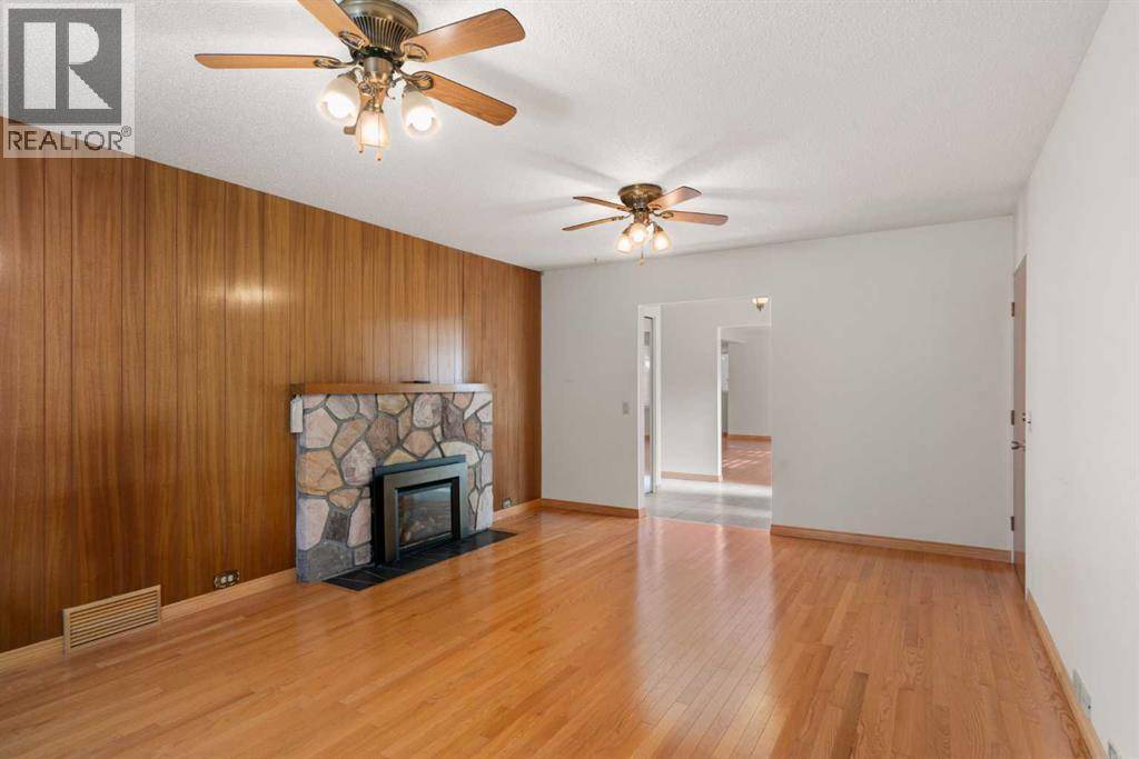 Calgary, AB T2N4A6,3747 Utah Drive NW