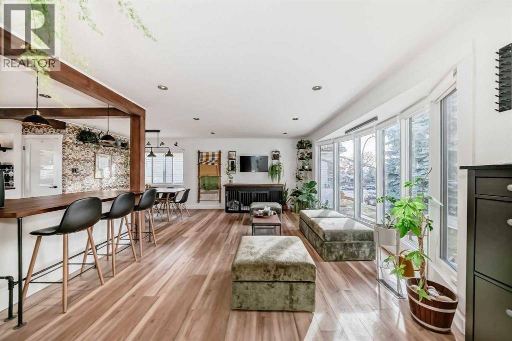 Calgary, AB T2E6B5,2155 Mackid Crescent NE