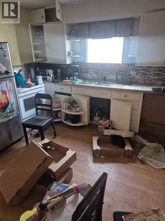 Medicine Hat, AB T1A1L1,52 8 Street SE