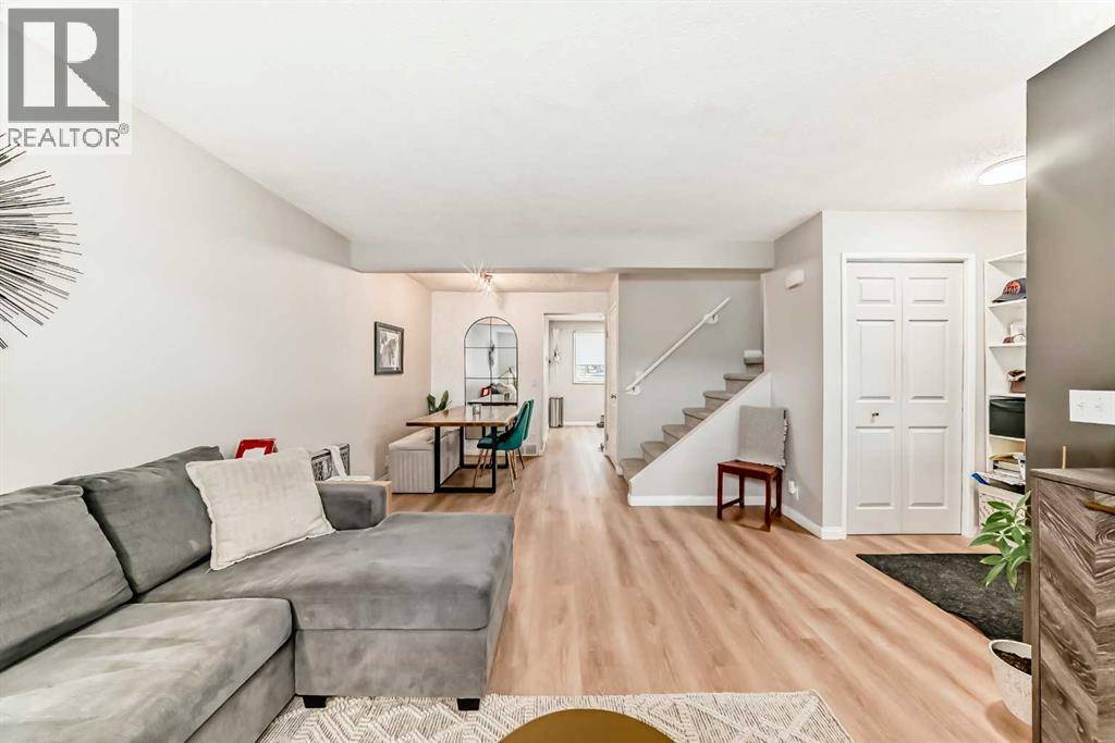 Calgary, AB T2W4Y4,21 Woodfern Road SW