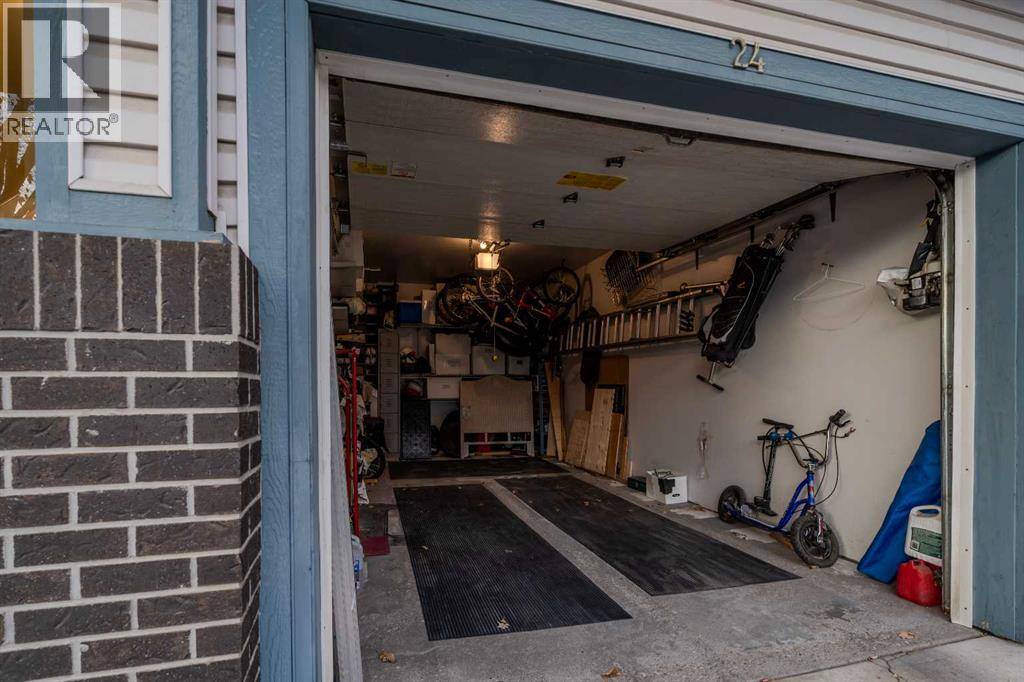 Calgary, AB T3A6L5,24 Hidden Creek Rise NW