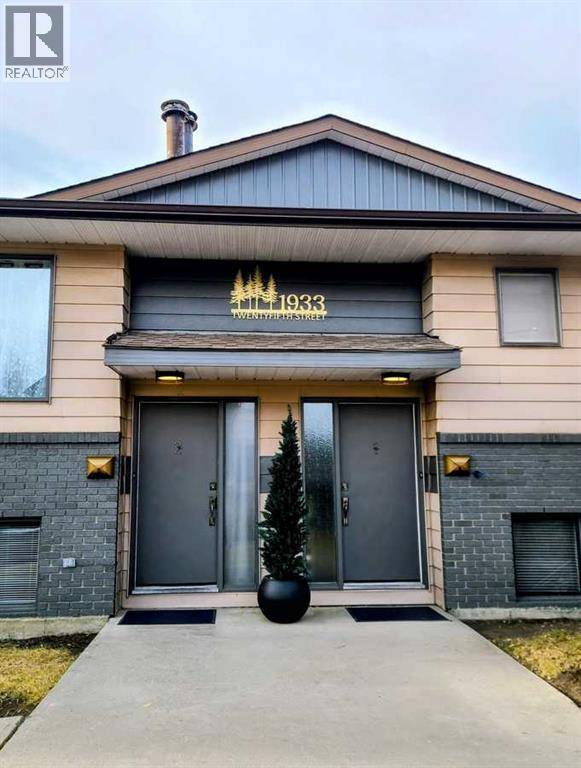 Calgary, AB T3E1W8,1933 25 Street SW