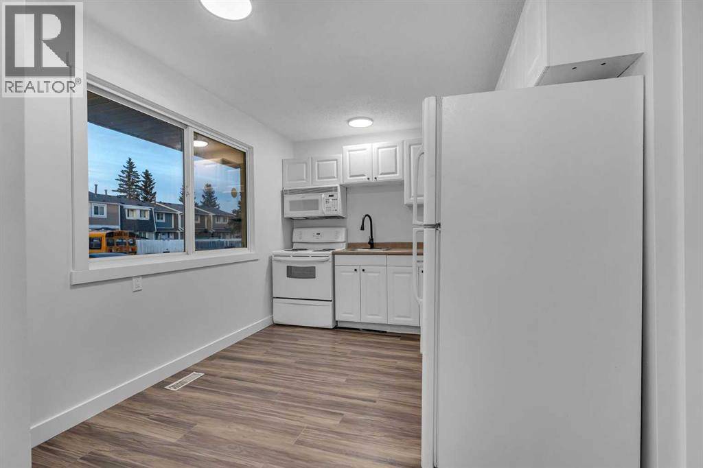 Calgary, AB T2A7E3,429 Georgian Villas NE