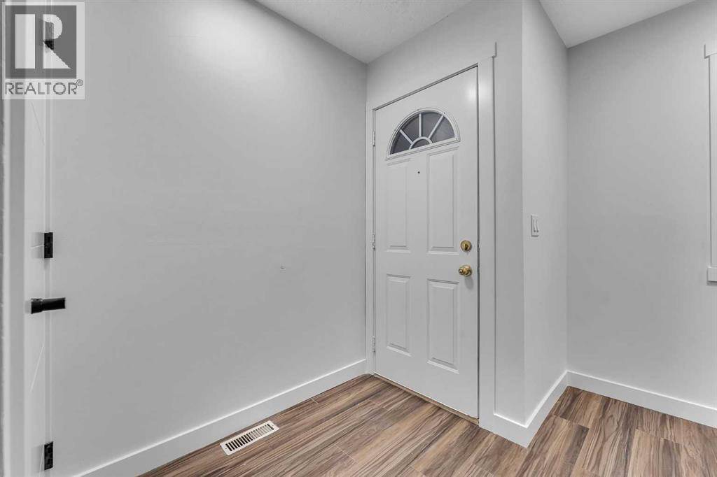 Calgary, AB T2A7E3,429 Georgian Villas NE