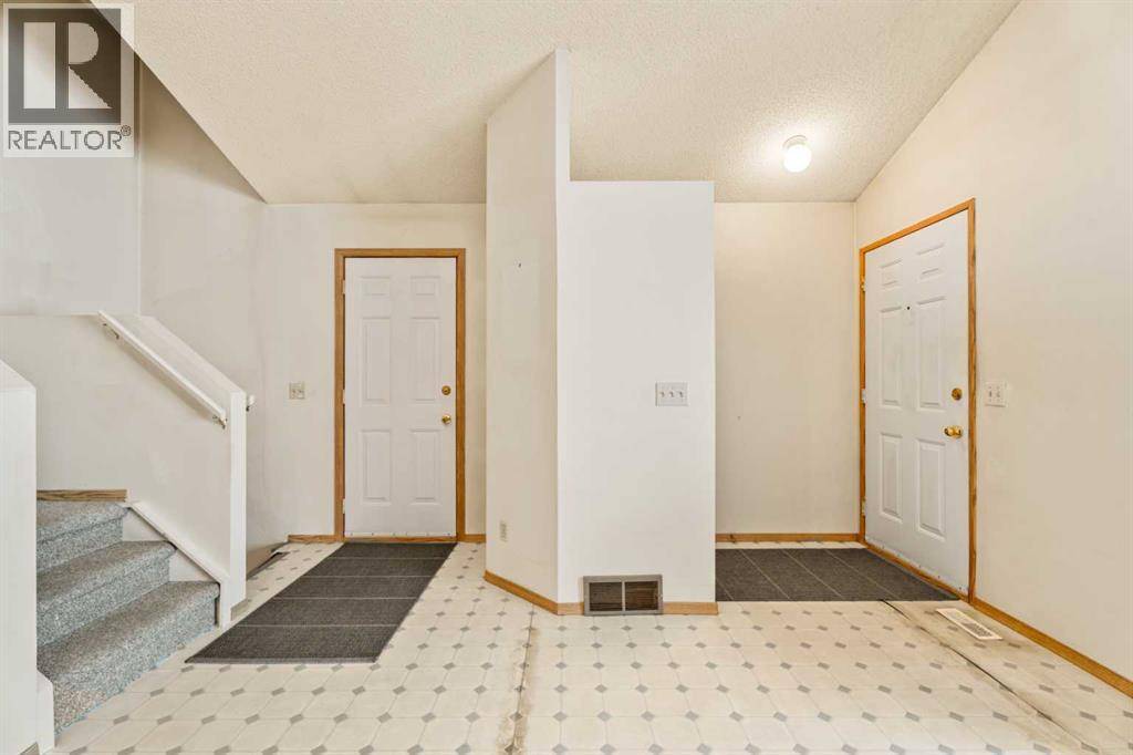 Calgary, AB T3J3H3,24 Martindale Boulevard NE