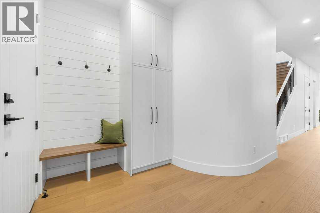 Calgary, AB T2M0T4,321 18 Avenue NW