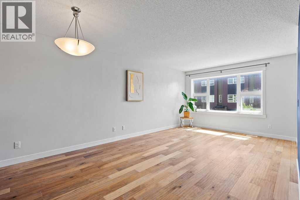 Calgary, AB T3K0W6,346 covecreek Circle NE