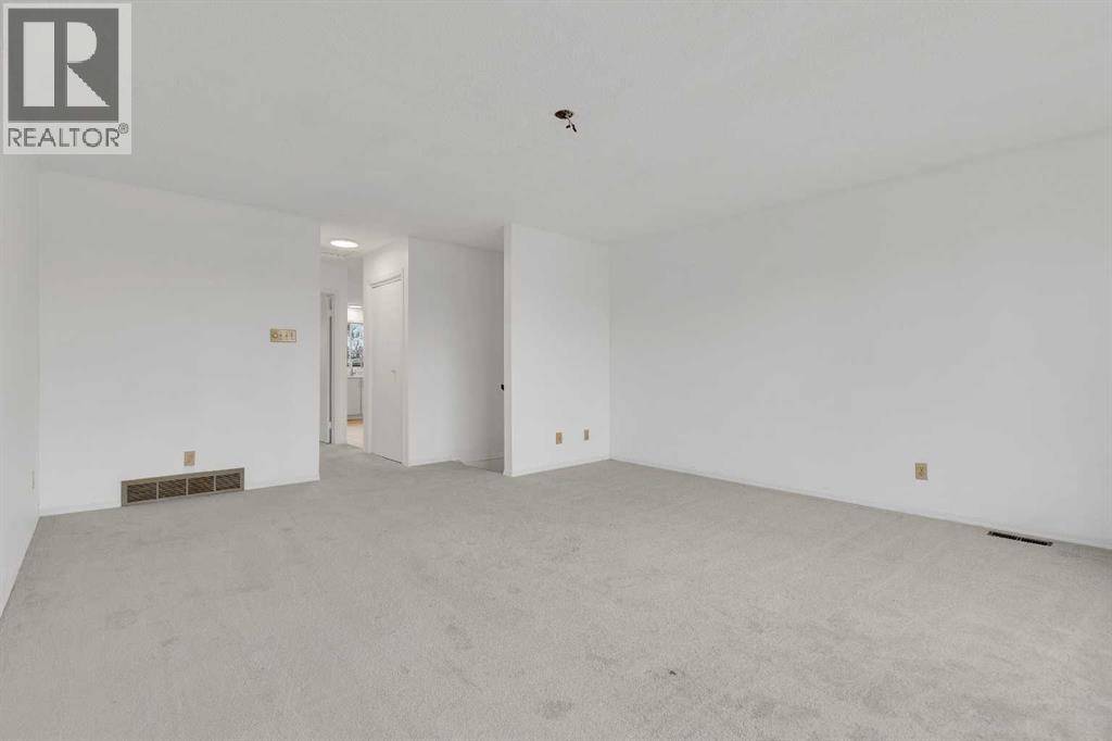 Calgary, AB T2B1T9,2948 Doverville Crescent SE