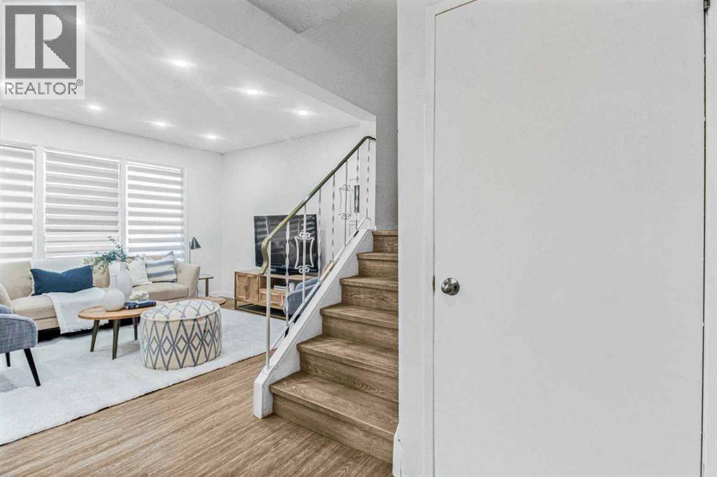 Calgary, AB T2B1A5,2036 39 Street SE