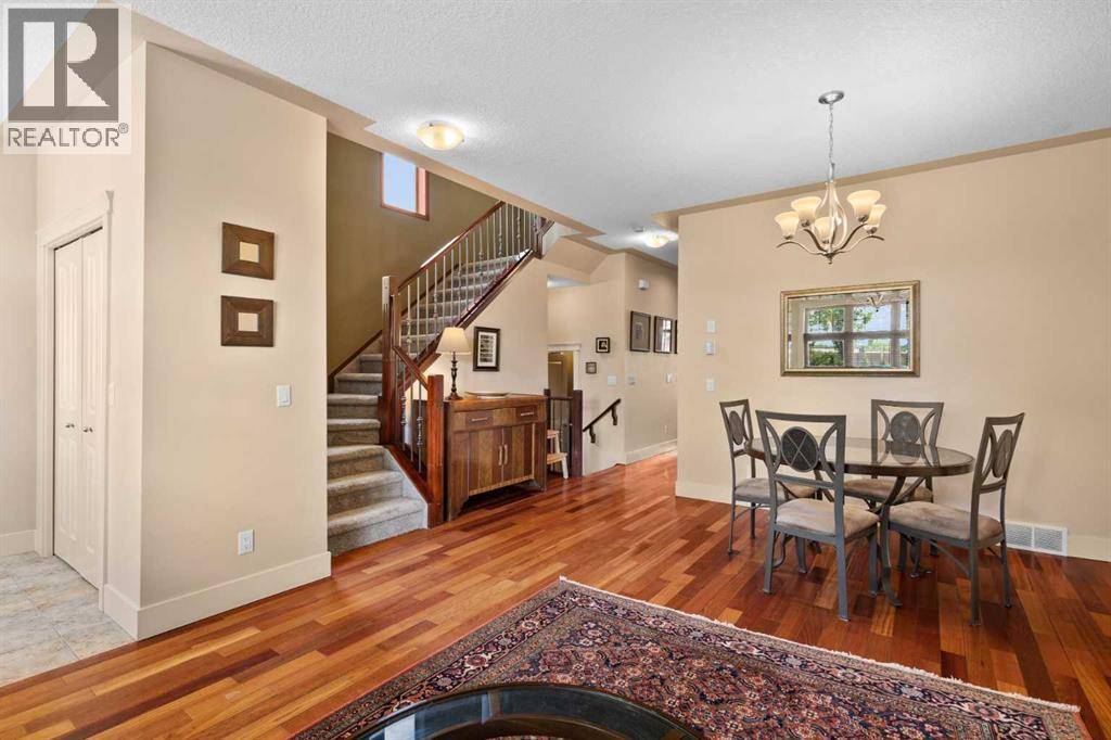 Calgary, AB T2E1N4,446 18 Street NE