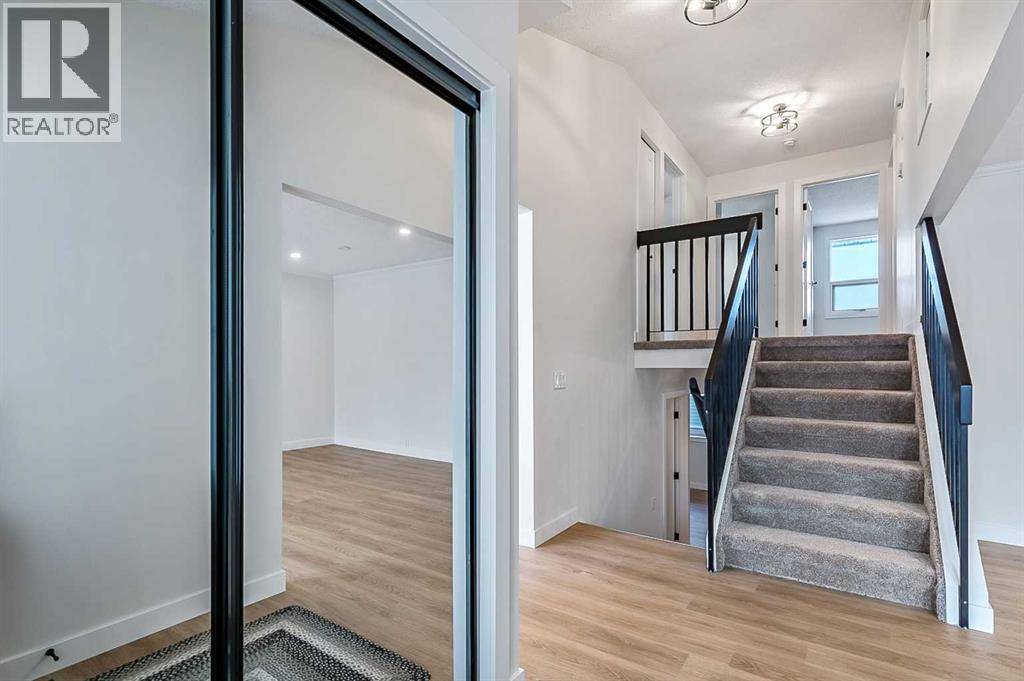 Calgary, AB T2W4C5,15 Woodford Crescent SW