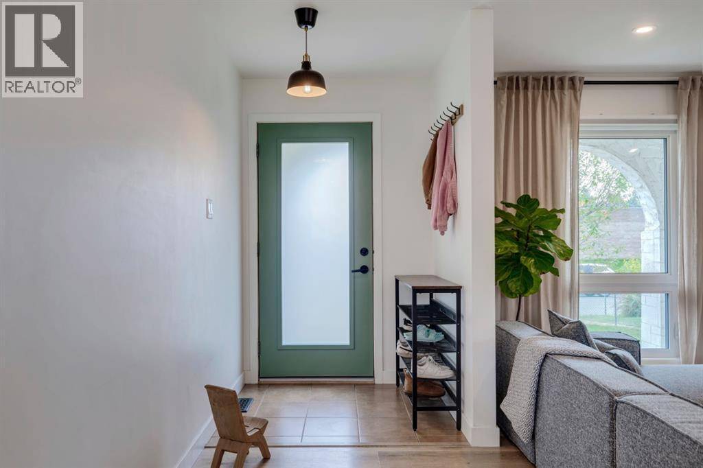 Calgary, AB T2J2H3,1240 Mapleglade Crescent SE