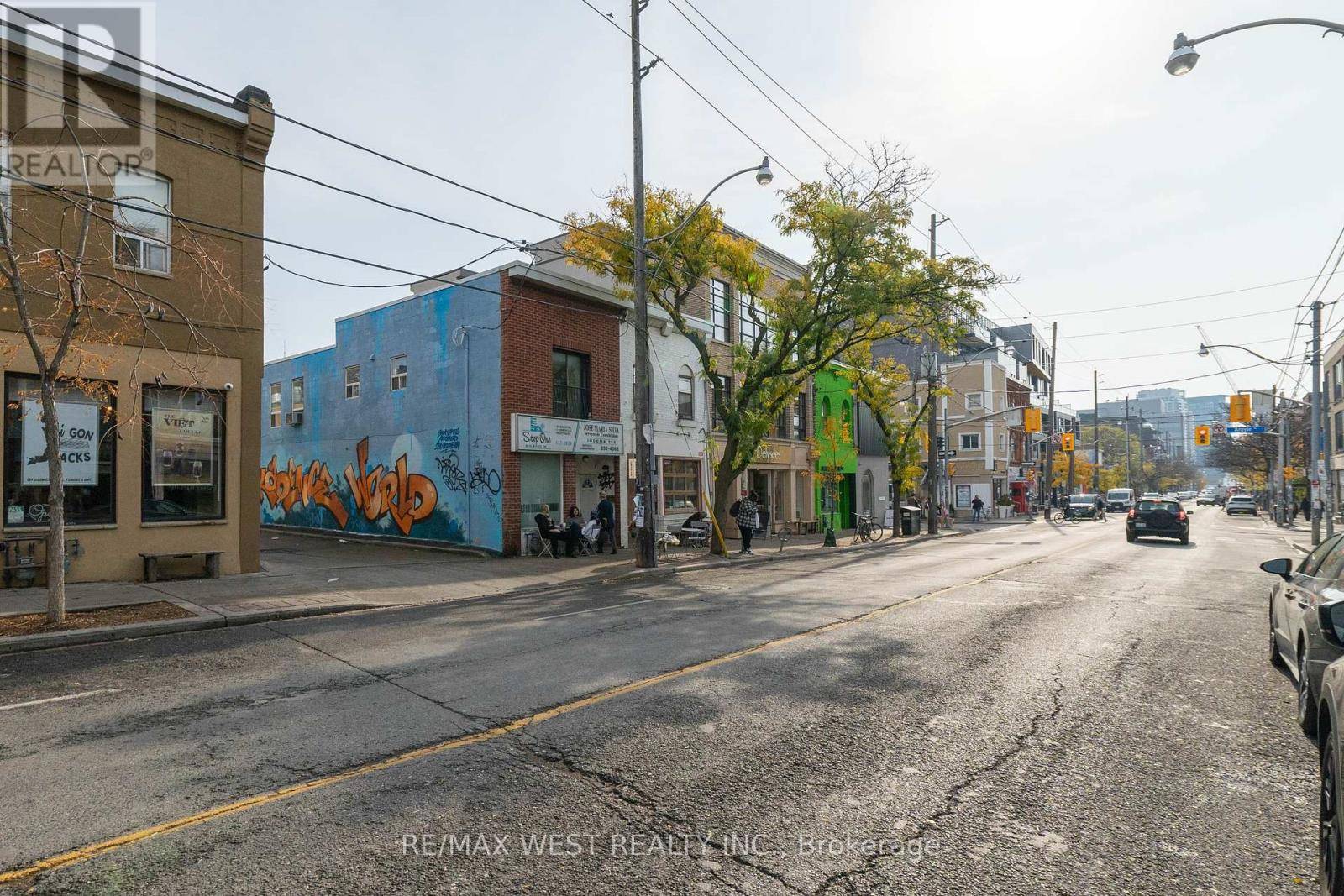 Toronto (trinity-bellwoods), ON M6J2Z6,137 OSSINGTON AVENUE